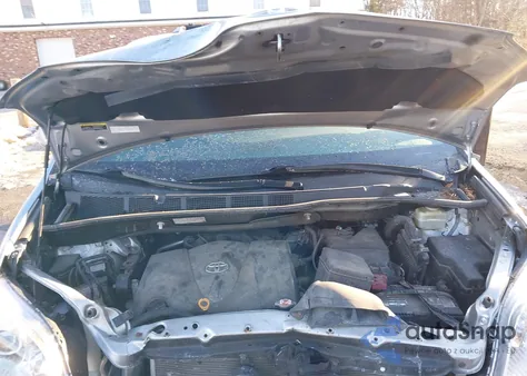 2017 Toyota Sienna Le 7 Passenger z USA, uszkodzony, nr VIN 5TDJZ3DC9HS183536